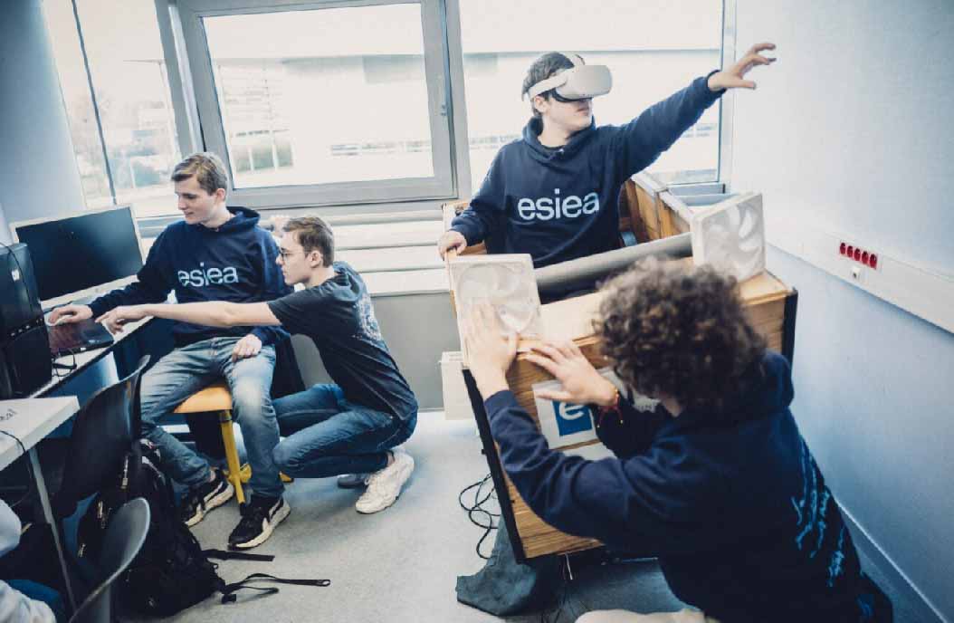 Étudiants de l'Esiea en majeure Réalité virtuelle
