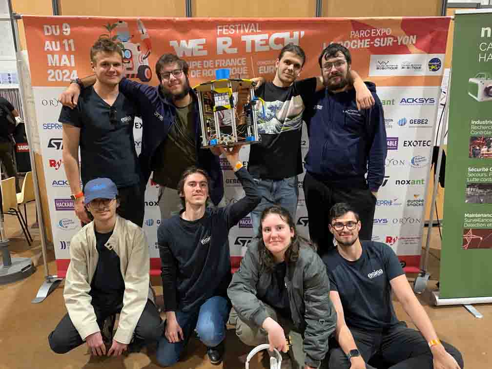 Nos étudiants ont participé à la coupe de France de robotique