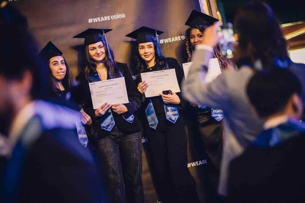 Étudiantes diplômées de l'ESIEA