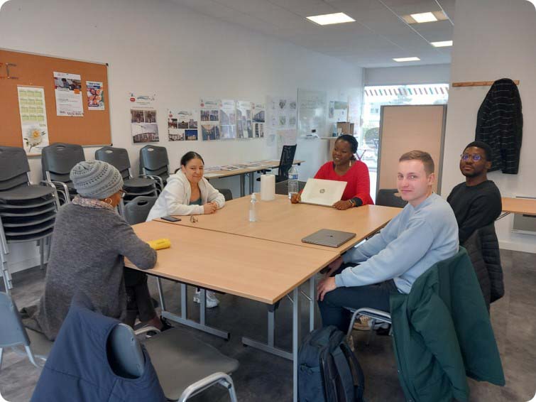 L'équipe d'étudiants B-Move on à la rencontre des associations locales de Laval