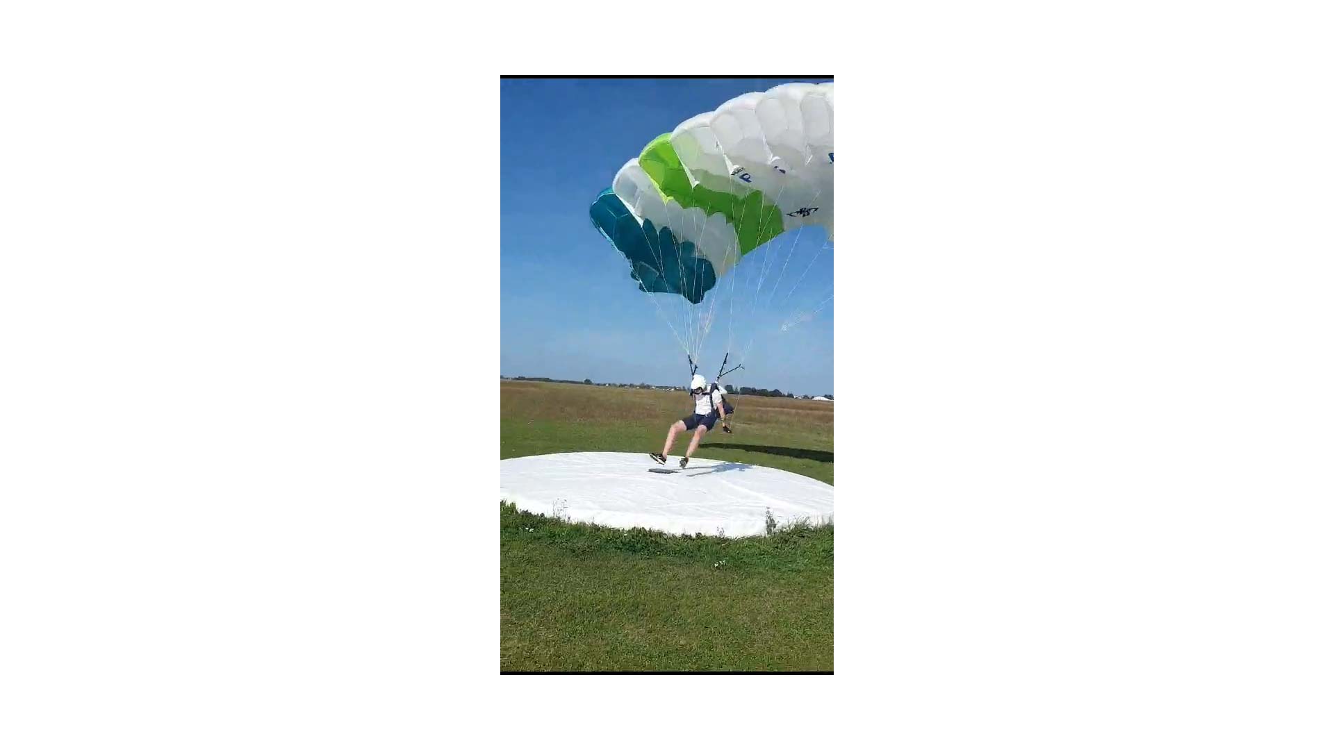 Nathan, étudiant ingénieur de l'ESIEA et parachutiste sportif