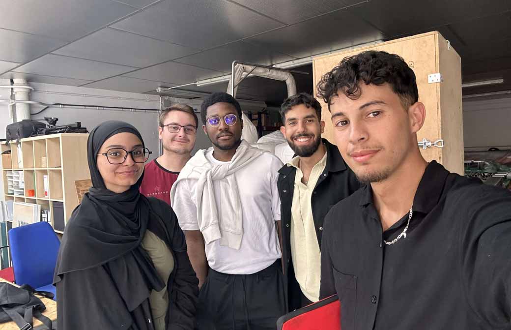 L'équipe d'étudiants ingénieurs sur le projet de vélo cargo avec l'application B-move-on