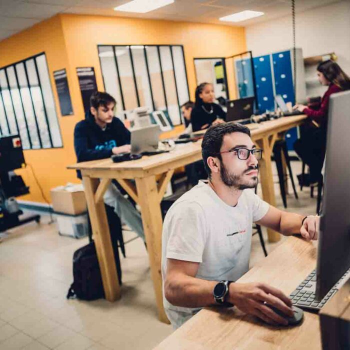 Étudiants ingénieurs de l'ESIEA Laval