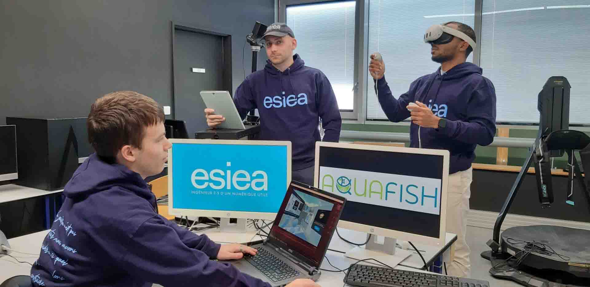 Étudiants de l'ESIEA Laval dans le laboratoire intéraction immersion