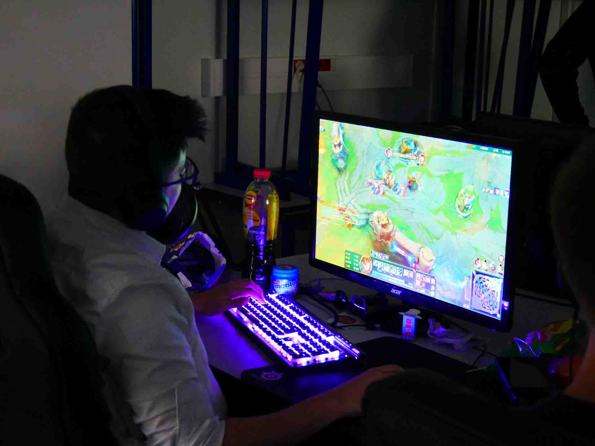 Joueur de la Lan league of legends à l'ESIEA Laval