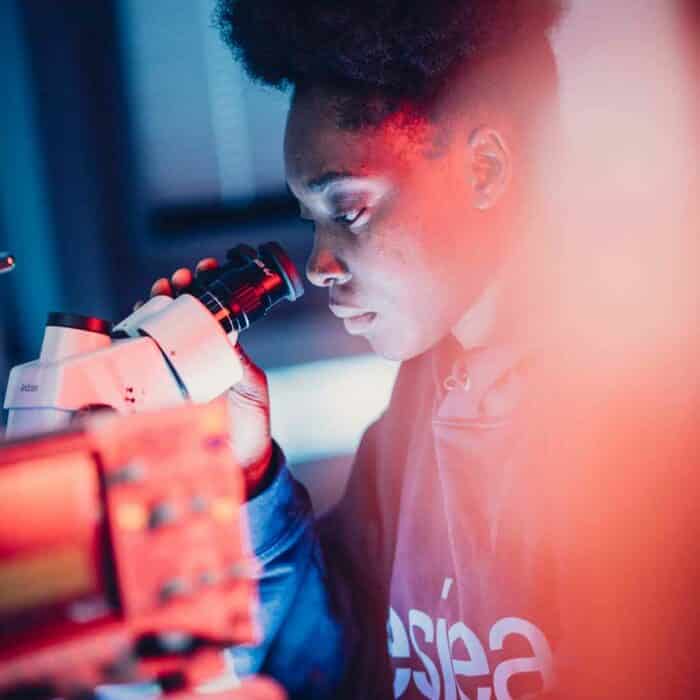 Étudiante ingénieure de l'ESIEA Laval