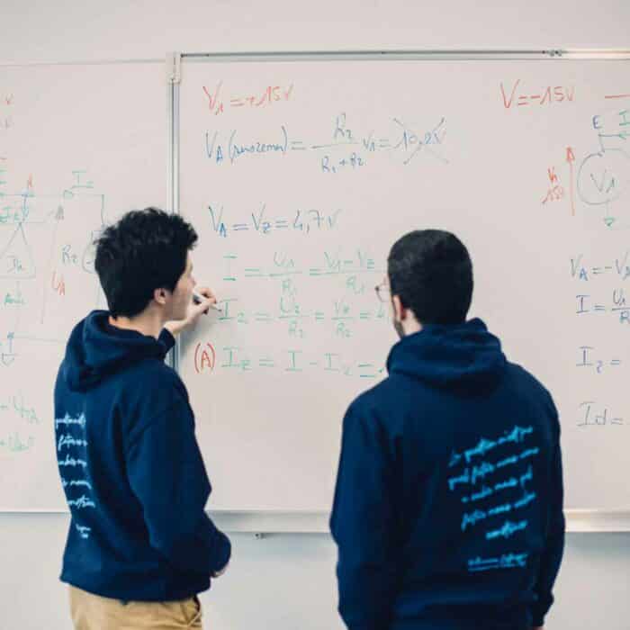 Étudiants ingénieurs de l'ESIEA Laval