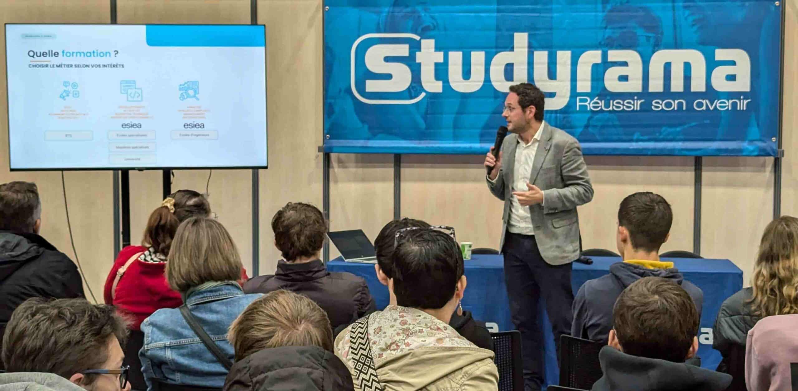 Conférence esiea lors du salon studyrama à Agen