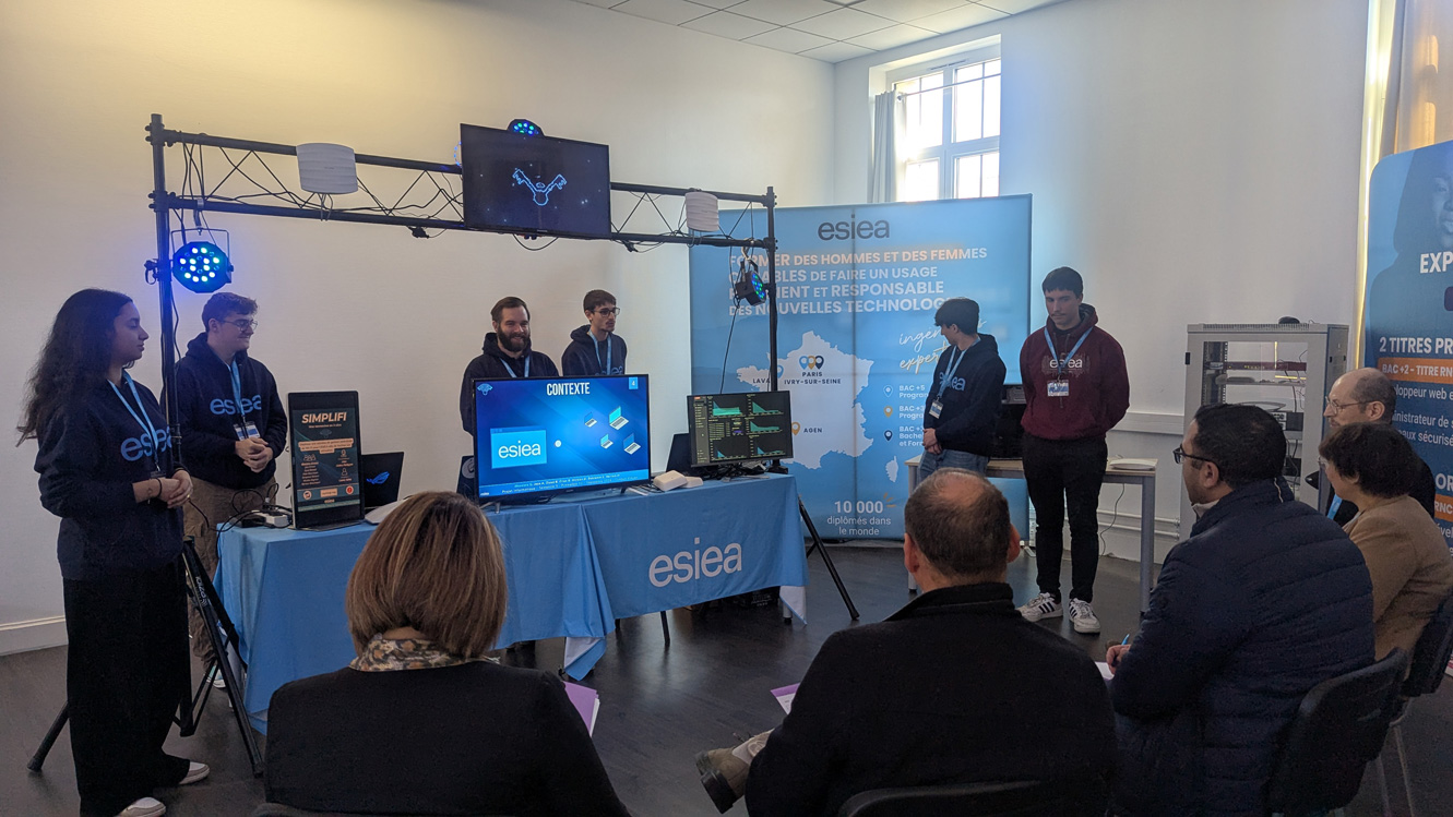 Stand de Simplifi, expert en cybersécurité